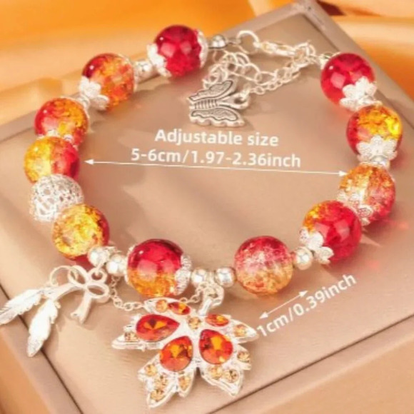 Maple Leaf Charm Beaded Bracelet - Picture 3 of 4